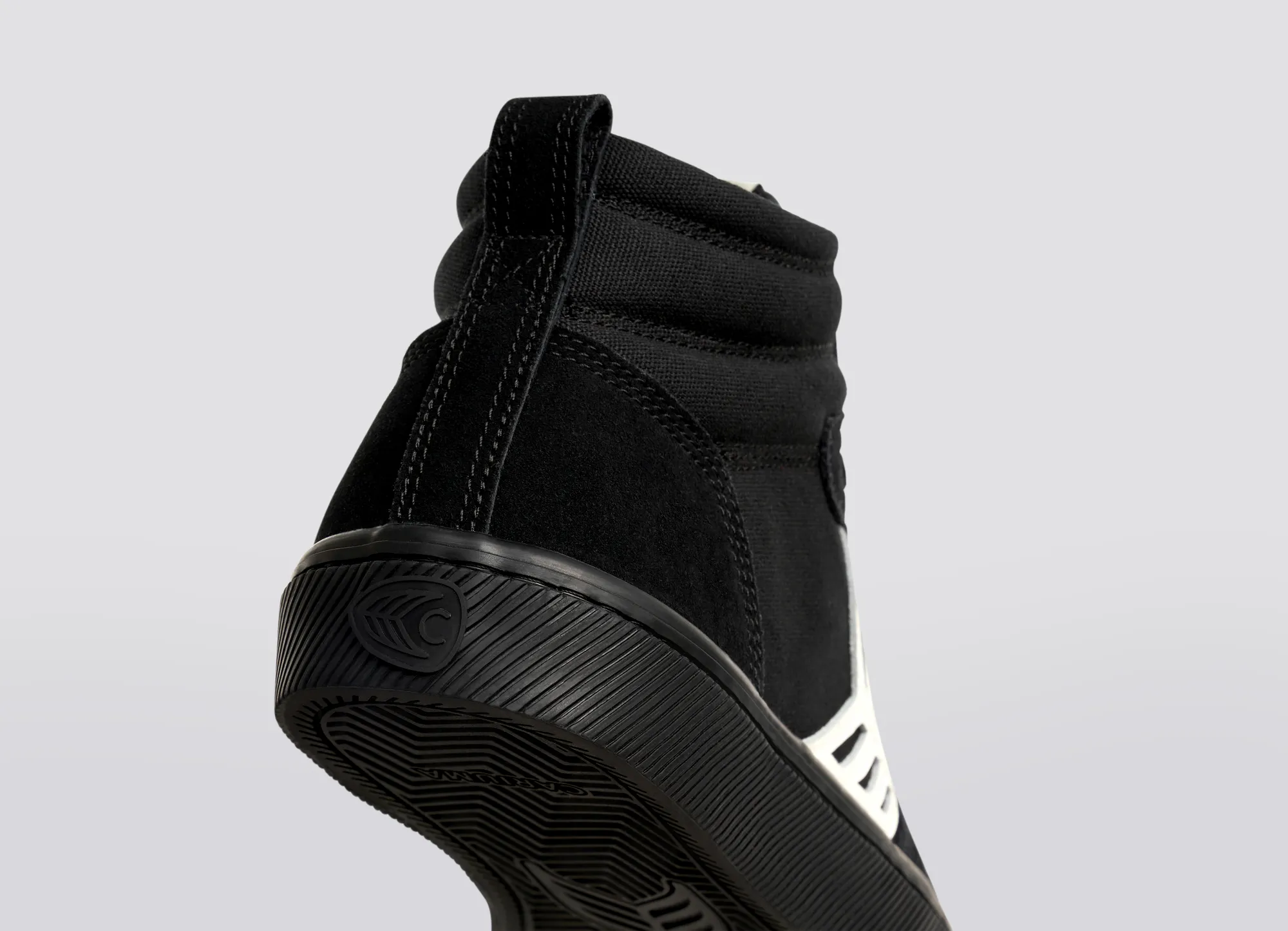 Cariuma - CATIBA PRO HIGH Skate Shoes - All Black/Ivory