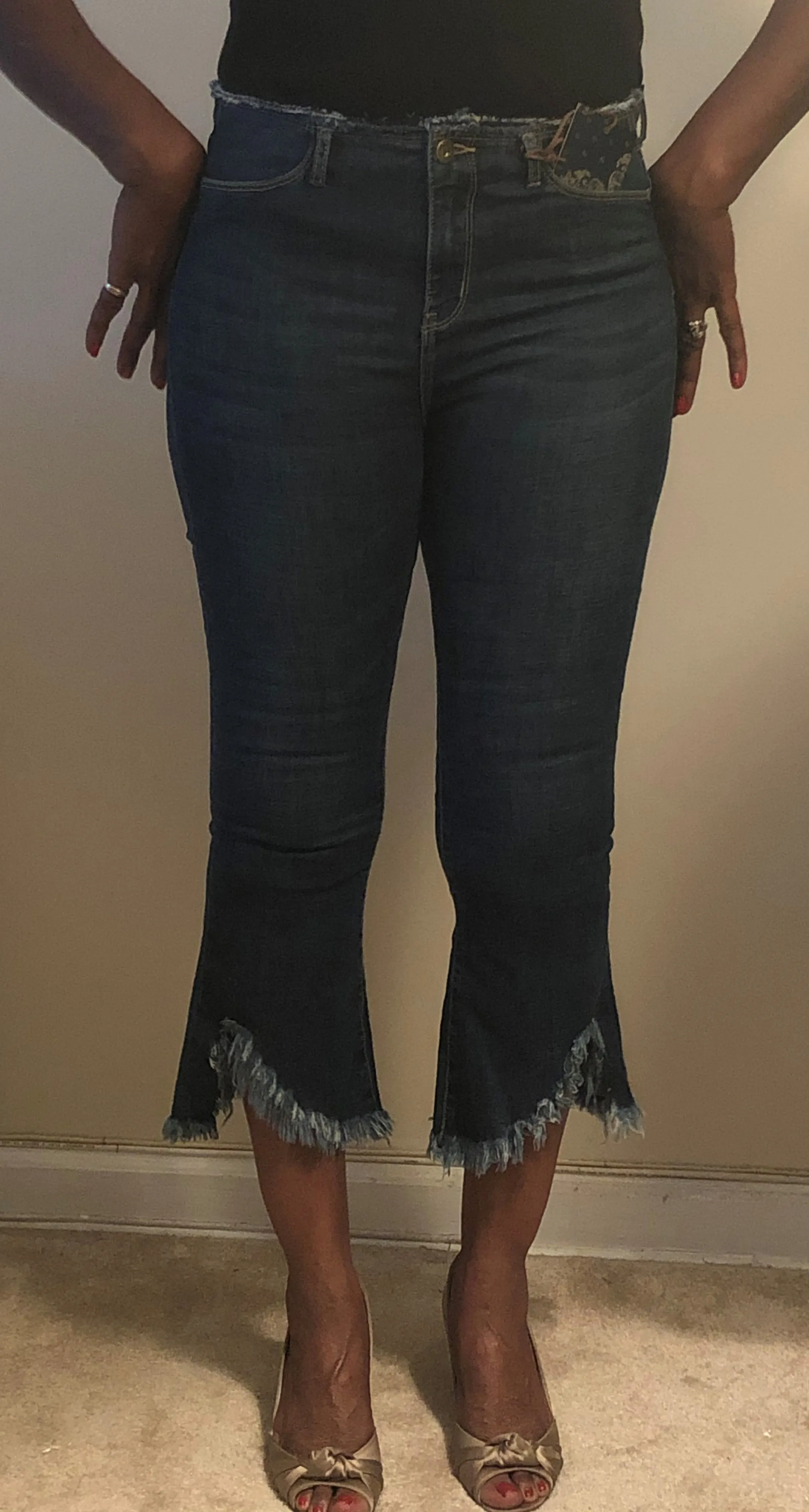 Raw-Hem Jeans Wear With Special Darts