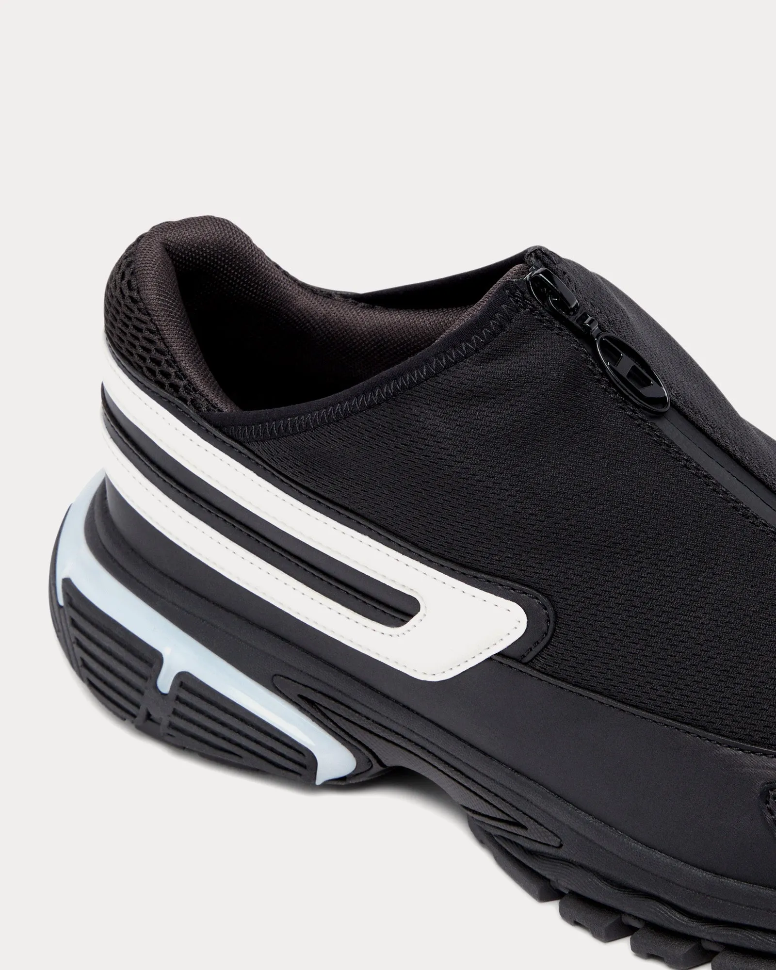 S-Serendipity Pro-X1 Zip X Black / White Slip On Sneakers