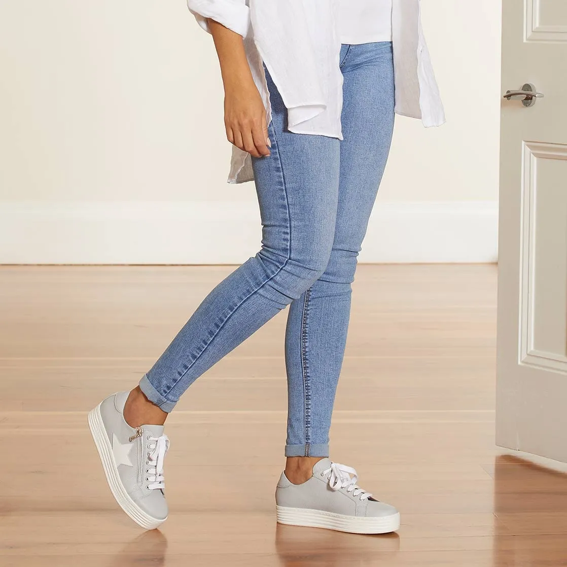 Star: Pale Gray Leather