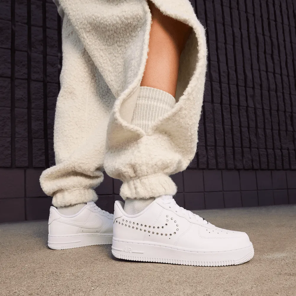 WOMENS AIR FORCE 1 '07 WHITE/CHROME-METALLIC SILVER